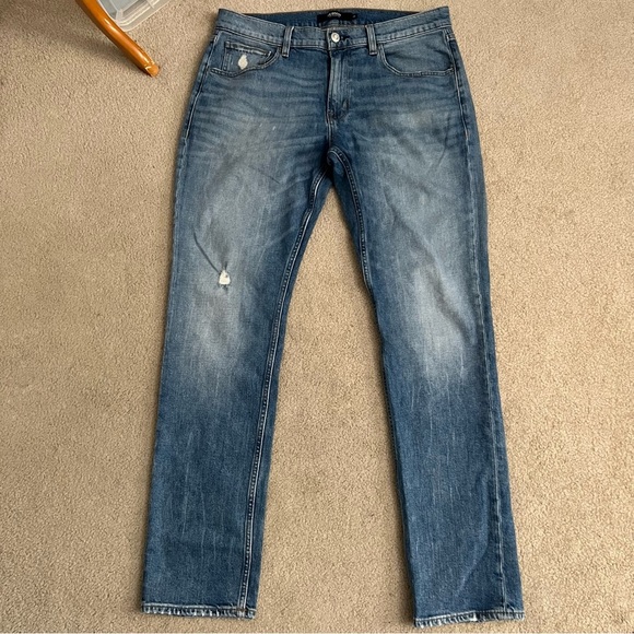 Hudson Jeans Blake Slim Straight with Stretch in Domain Wash (Faded Blue) - Picture 3 of 10